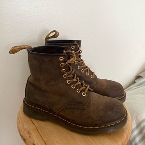 Dr. Martens 1460 Crazy Horse Boots